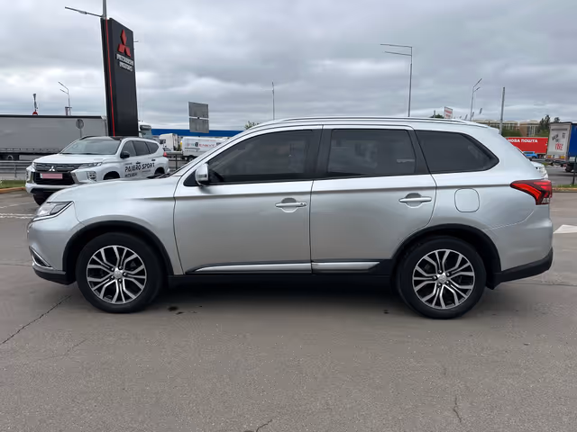 Mitsubishi Outlander - фото 4