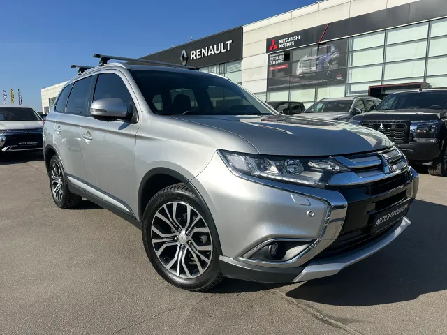 Mitsubishi Outlander - фото 1