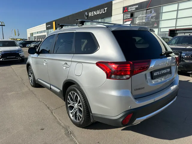 Mitsubishi Outlander - фото 5
