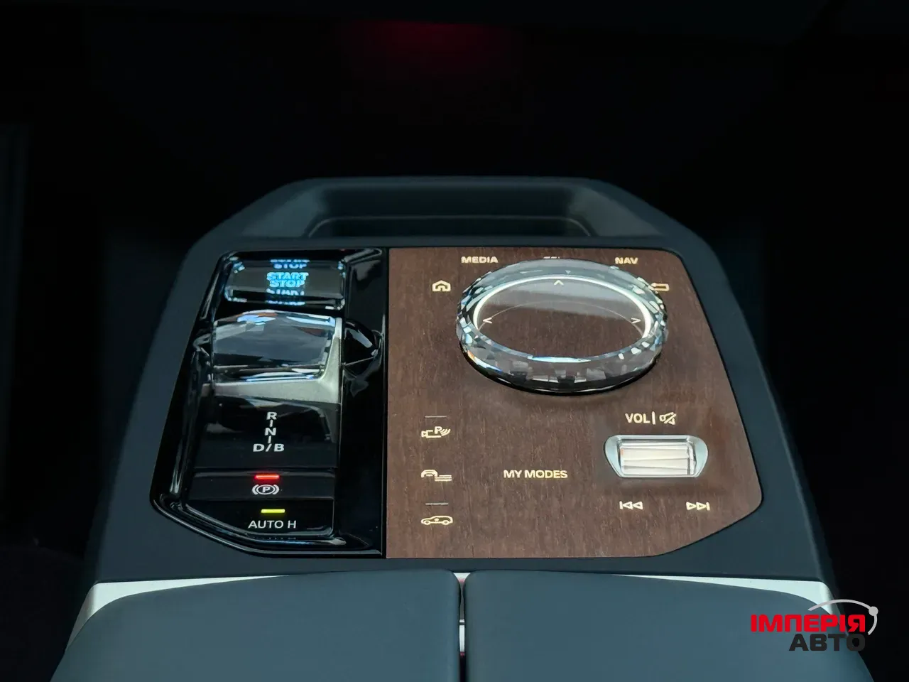 BMW iX - фото 32