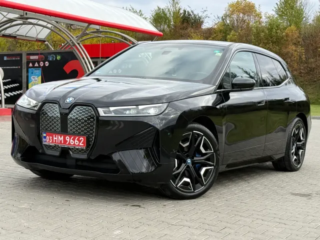 BMW iX - фото 1