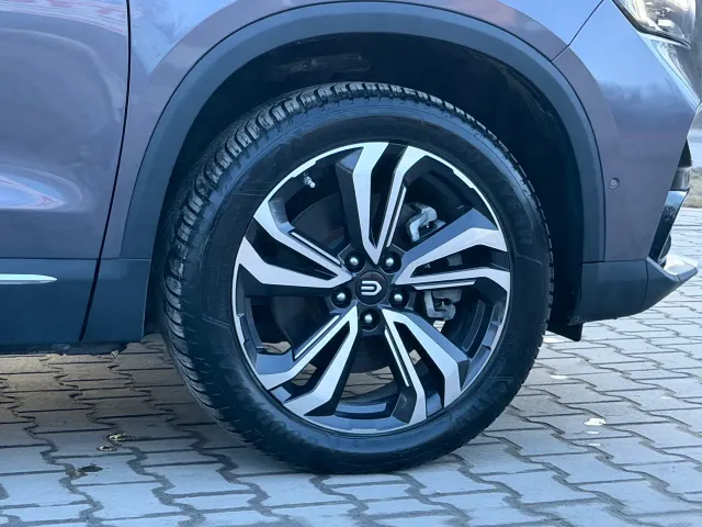 Skywell ET5 - фото 5