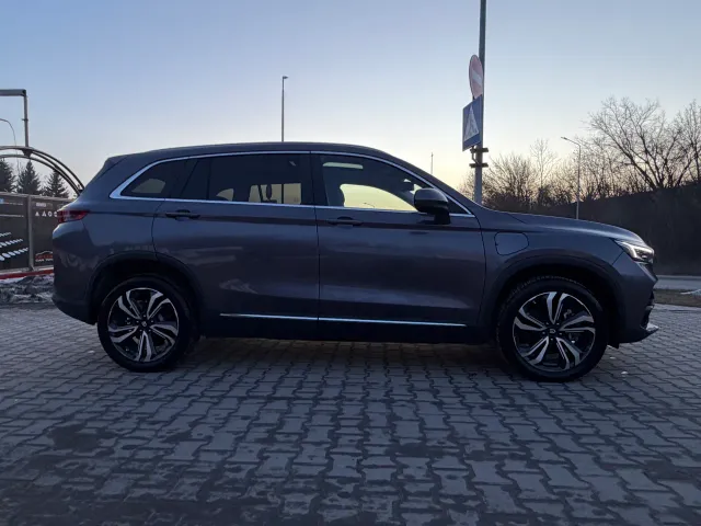 Skywell ET5 - фото 4