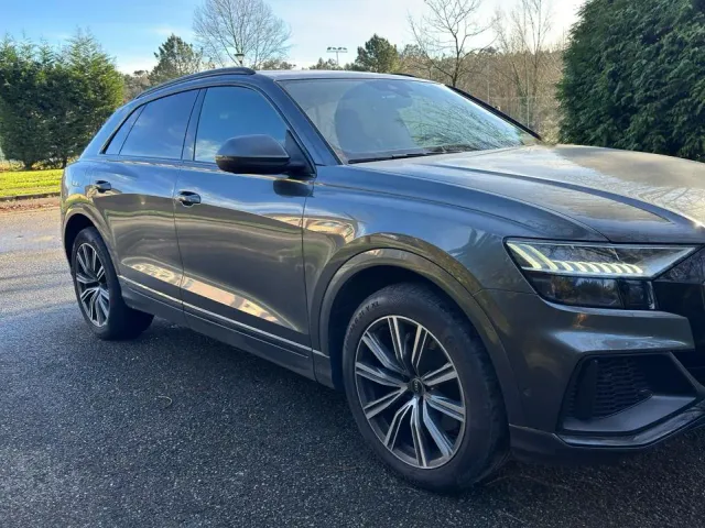 Audi SQ8 - фото 1