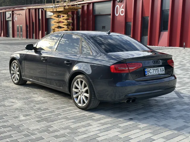 Audi A4 - фото 2