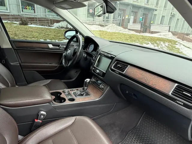 Volkswagen Touareg - фото 5