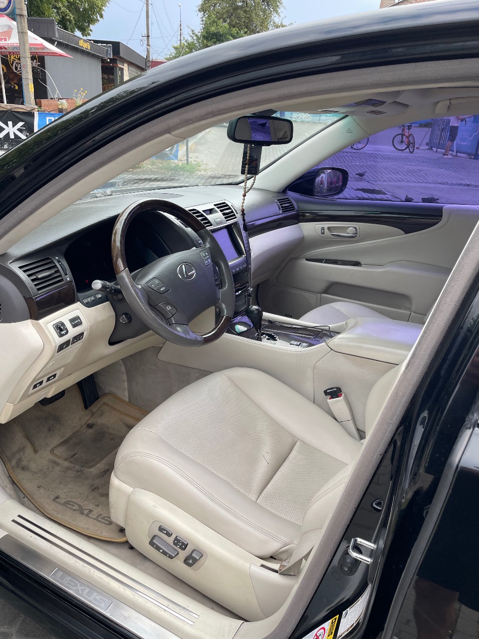 Lexus LS - фото 2