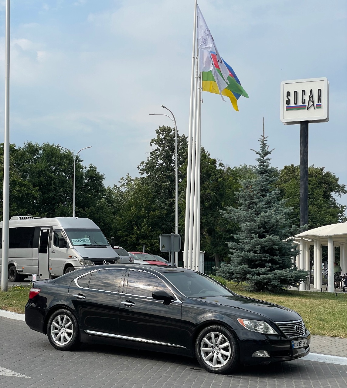 Lexus LS - фото 1