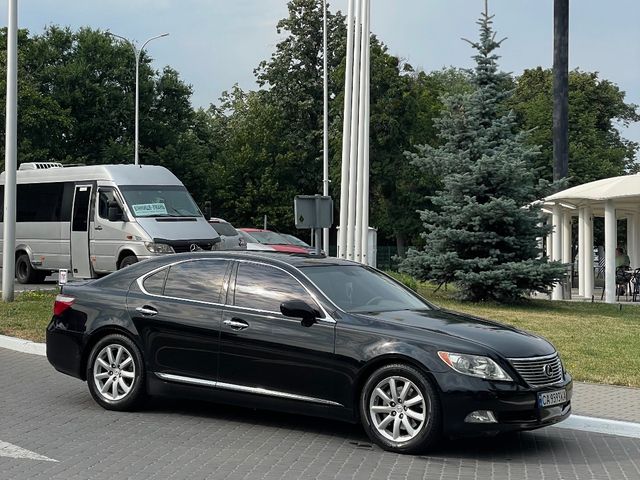 Lexus LS - зображення 1