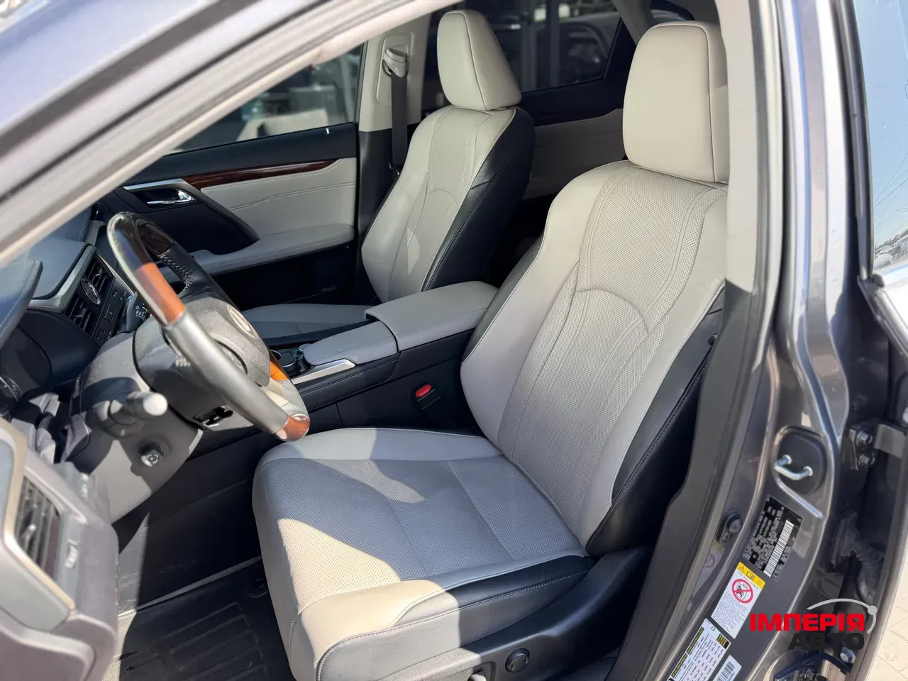 Lexus RX - фото 24