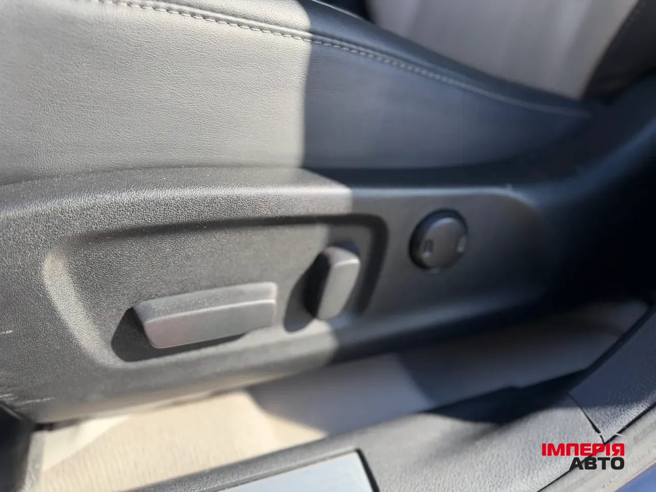 Lexus RX - фото 25