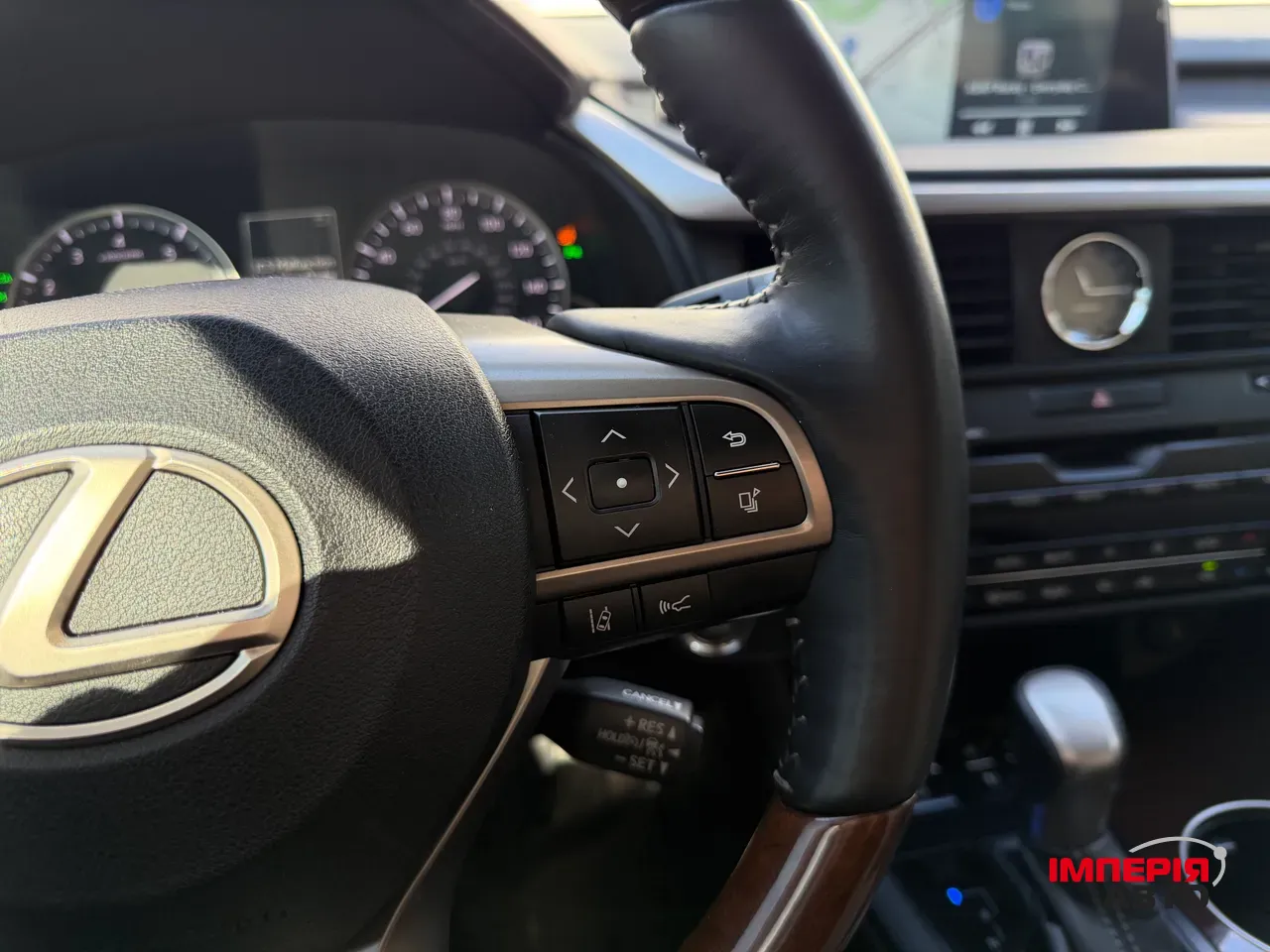 Lexus RX - фото 32