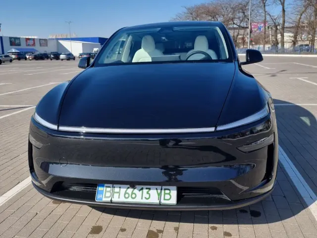 Tesla Model Y - фото 1