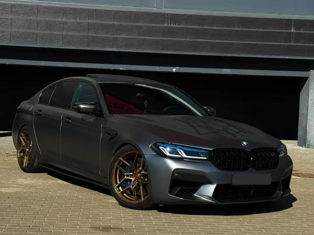 BMW M5 - фото 1
