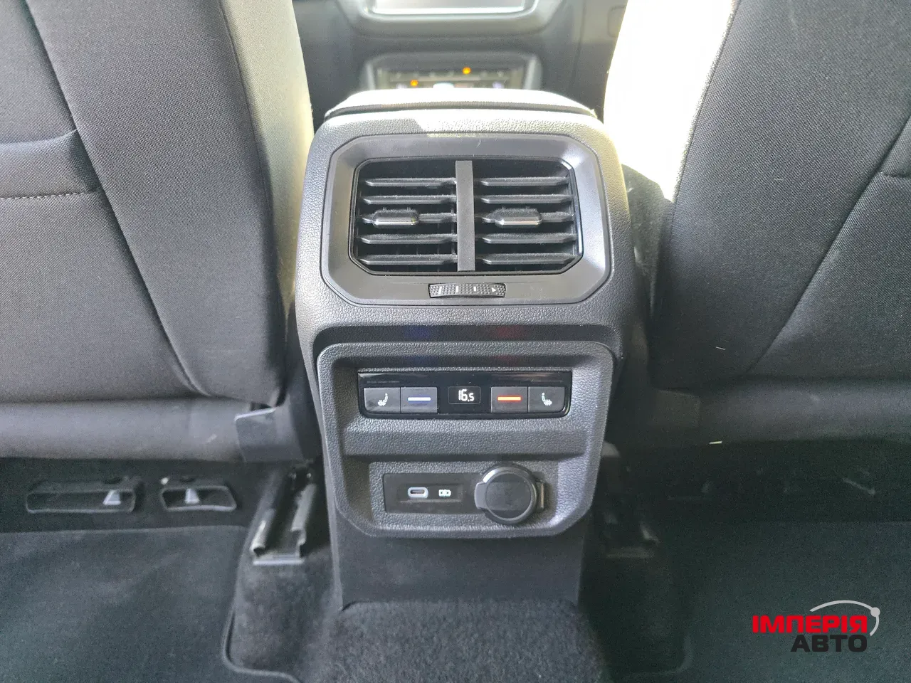 Volkswagen Tiguan R - фото 15