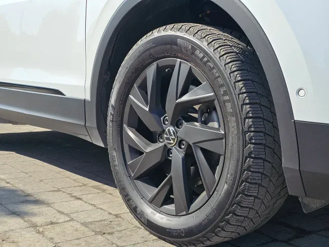 Volkswagen Tiguan R - фото 5