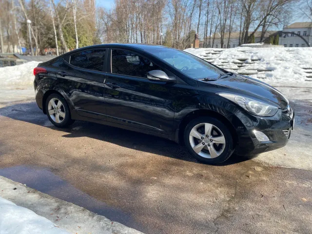 Hyundai Elantra - фото 3