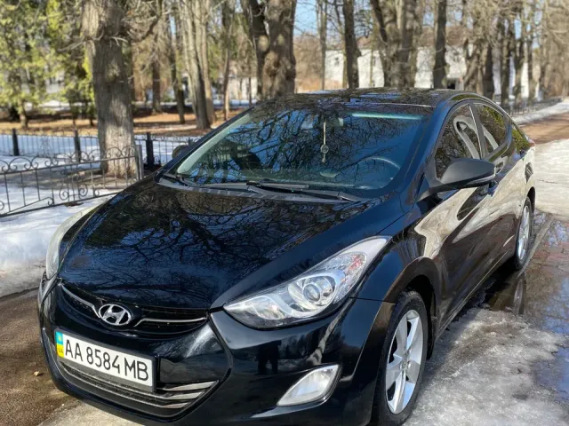 Hyundai Elantra - фото 1