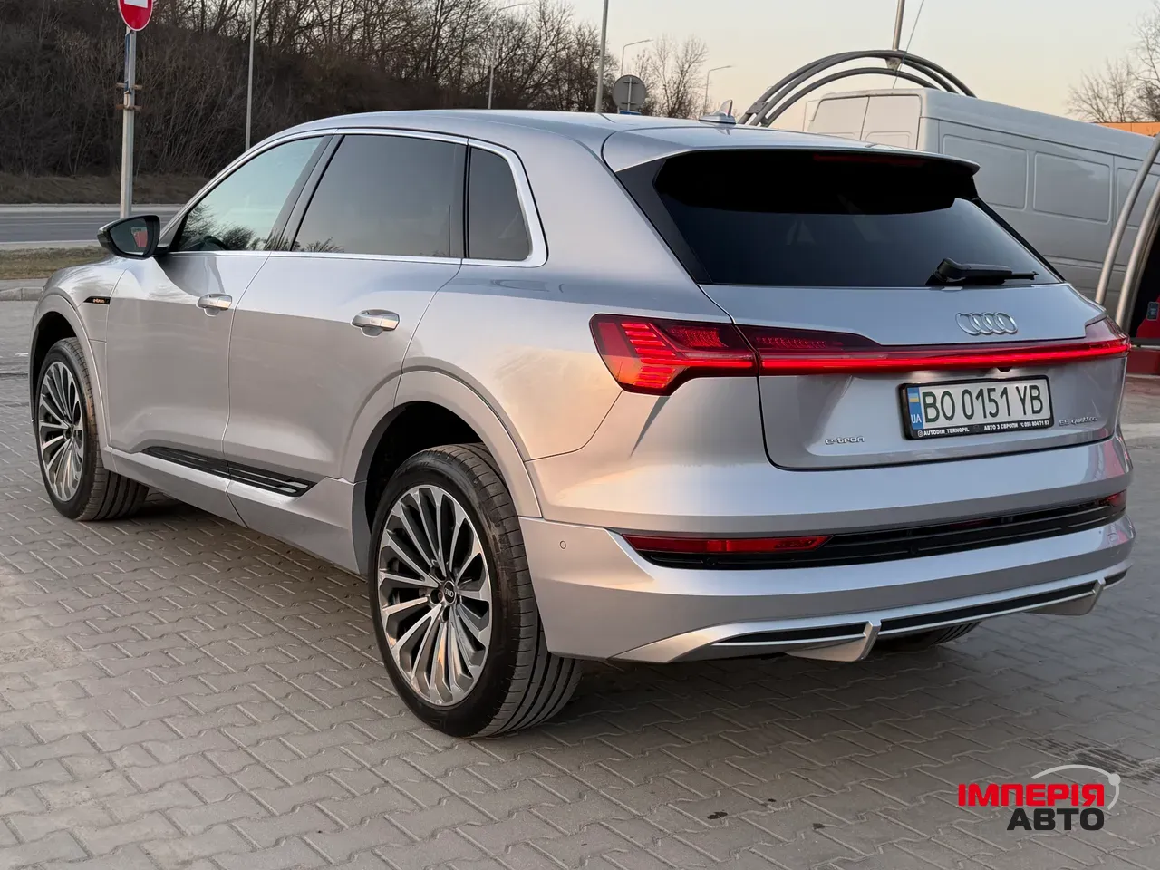 Audi e-tron - фото 10