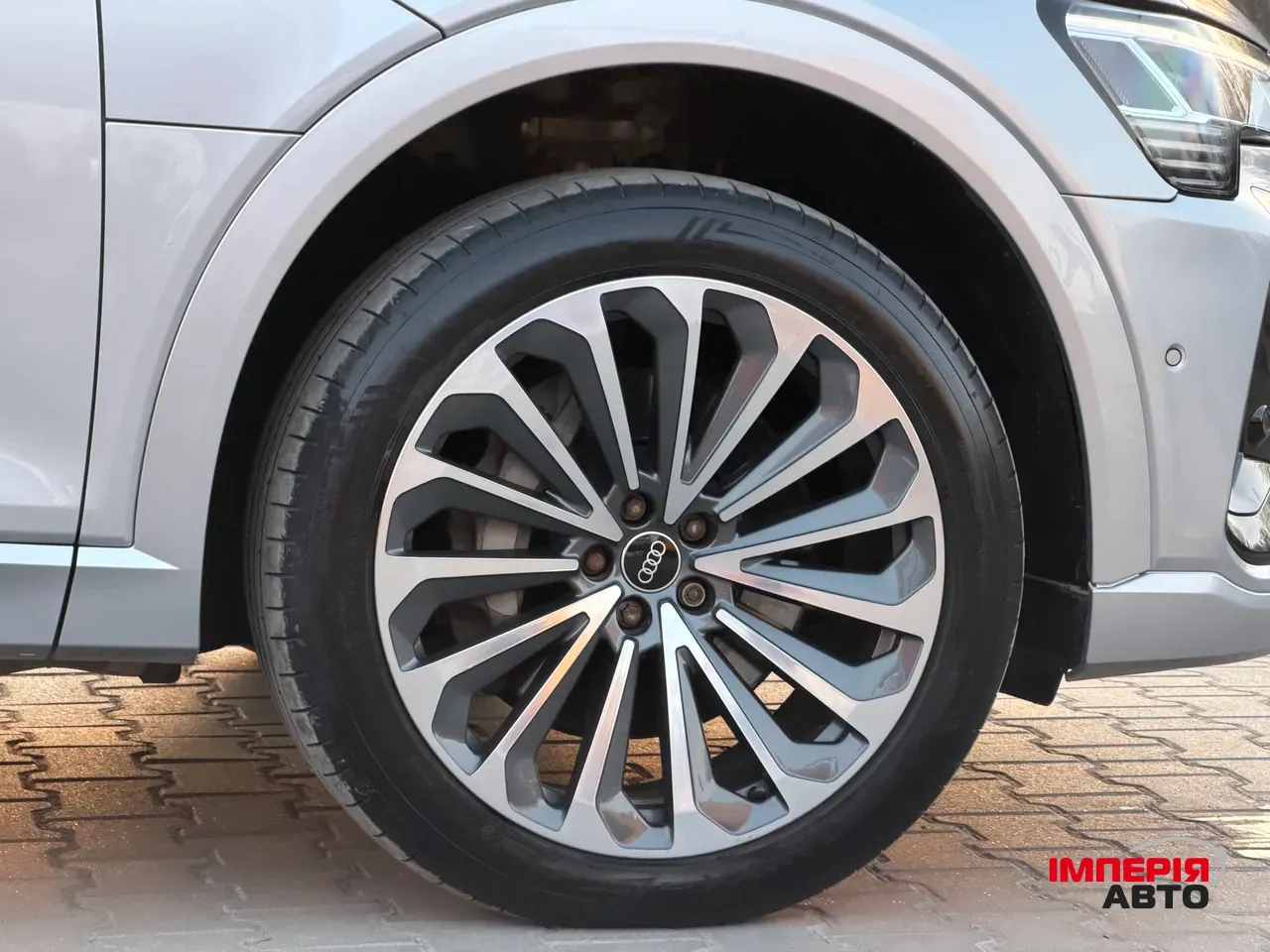 Audi e-tron - фото 5