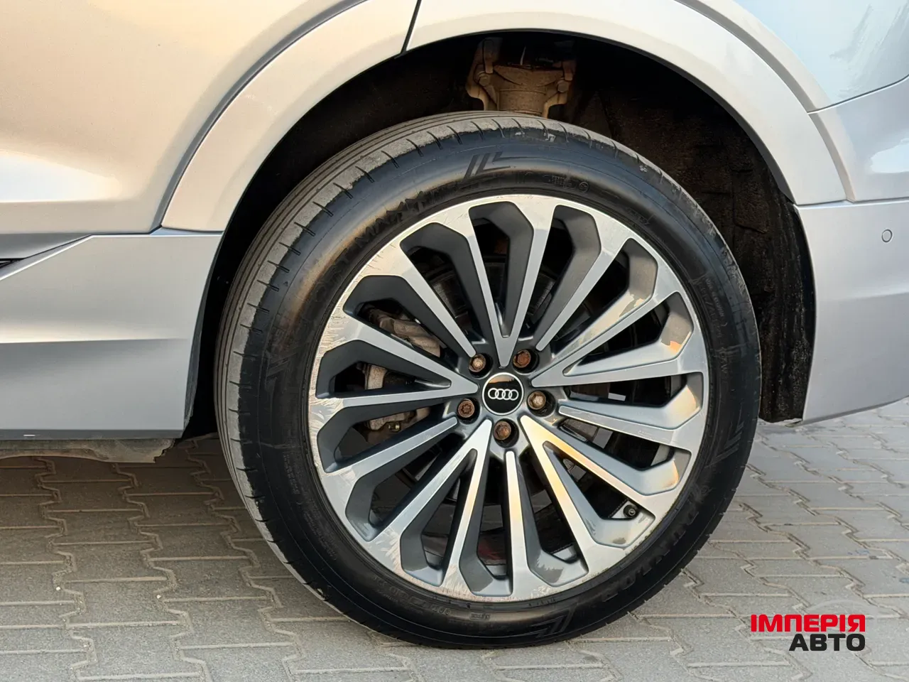 Audi e-tron - фото 12