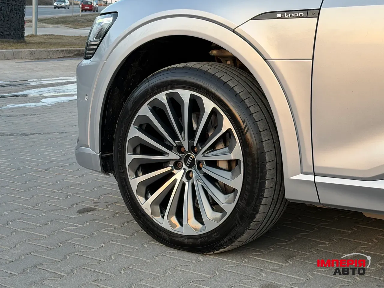 Audi e-tron - фото 13