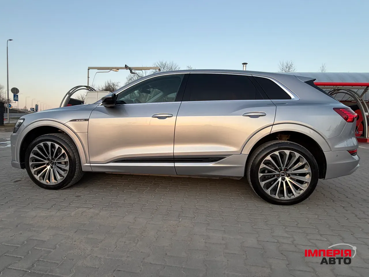 Audi e-tron - фото 11