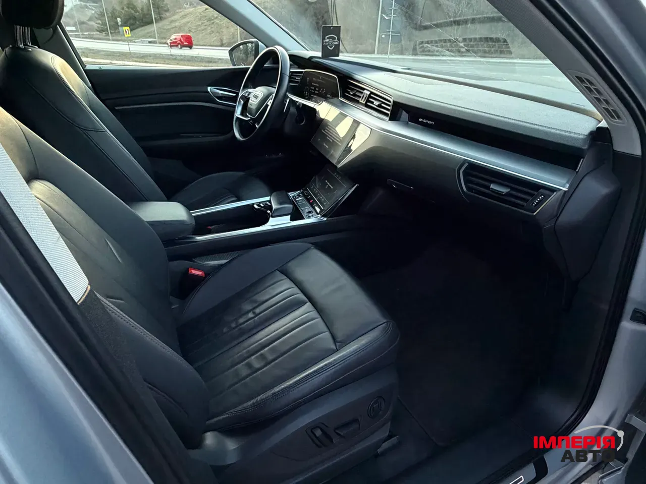 Audi e-tron - фото 24