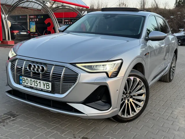Audi e-tron - фото 1