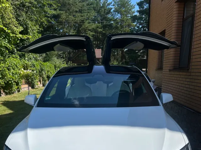Tesla Model X - фото 4