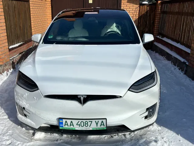 Tesla Model X - фото 1