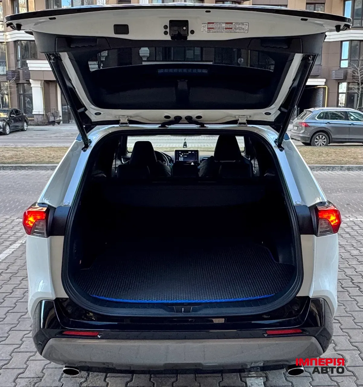 Toyota RAV4 - фото 6