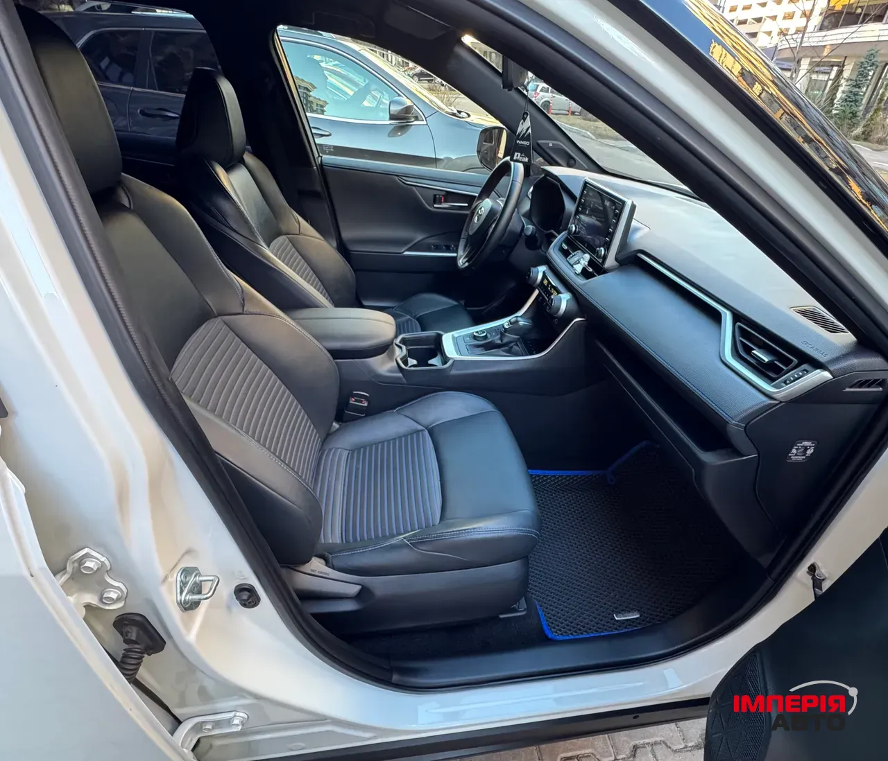 Toyota RAV4 - фото 11