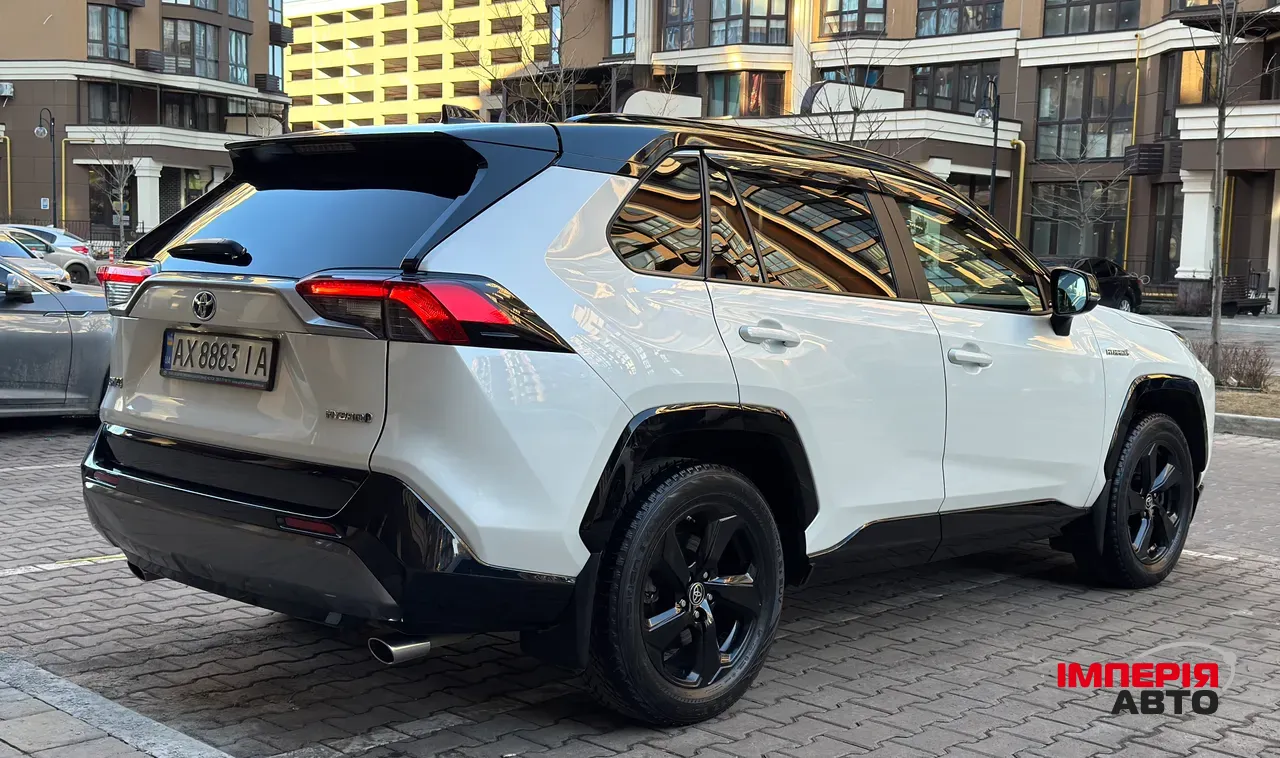 Toyota RAV4 - фото 3