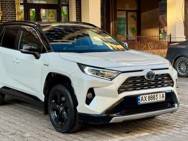 Toyota RAV4 - фото 2
