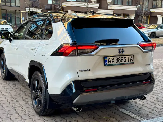 Toyota RAV4 - фото 4