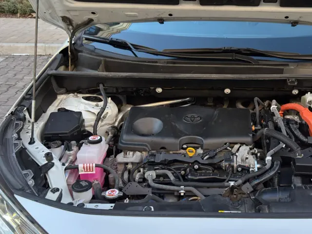 Toyota RAV4 - фото 5