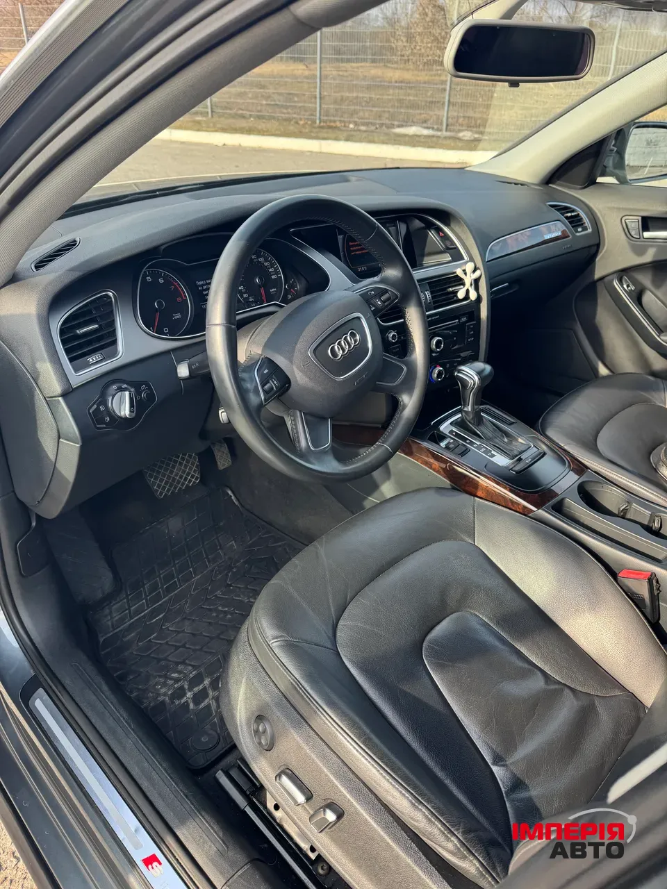 Audi A4 - фото 11