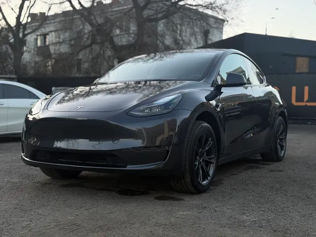 Tesla Model Y - фото 1