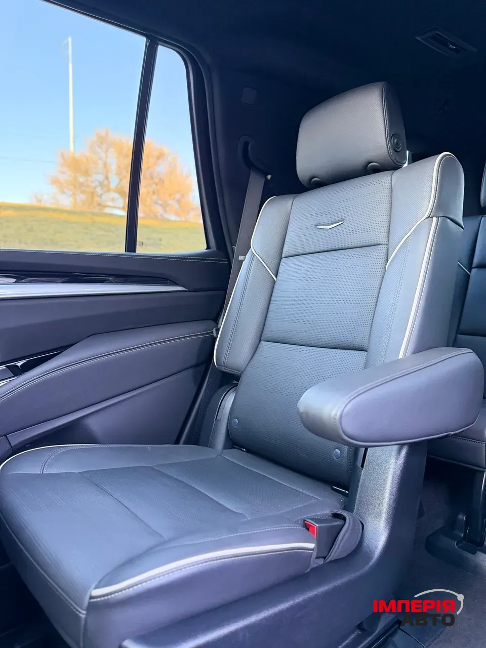 Cadillac Escalade - фото 12