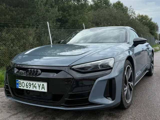 Audi e-tron GT - фото 1