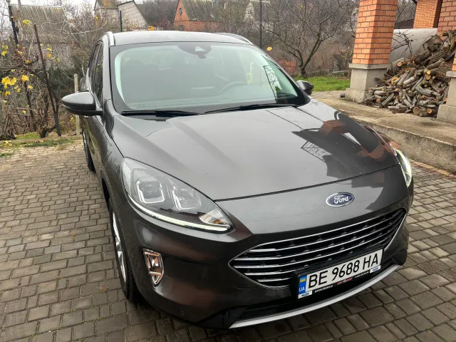 Ford Kuga - фото 1