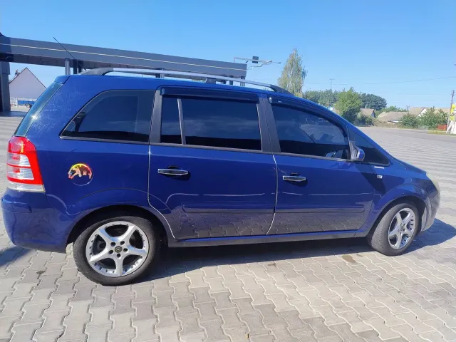 Opel Zafira - фото 5