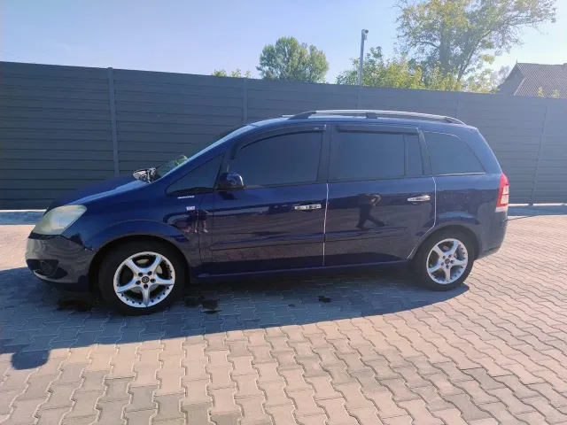 Opel Zafira - фото 2