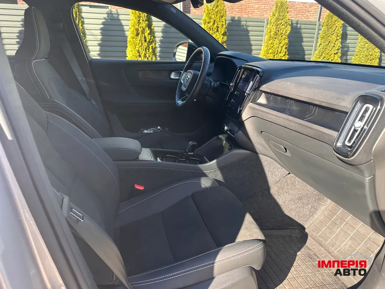 Volvo XC40 - фото 12