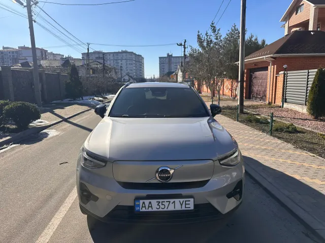 Volvo XC40 - фото 1