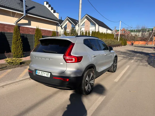 Volvo XC40 - фото 3