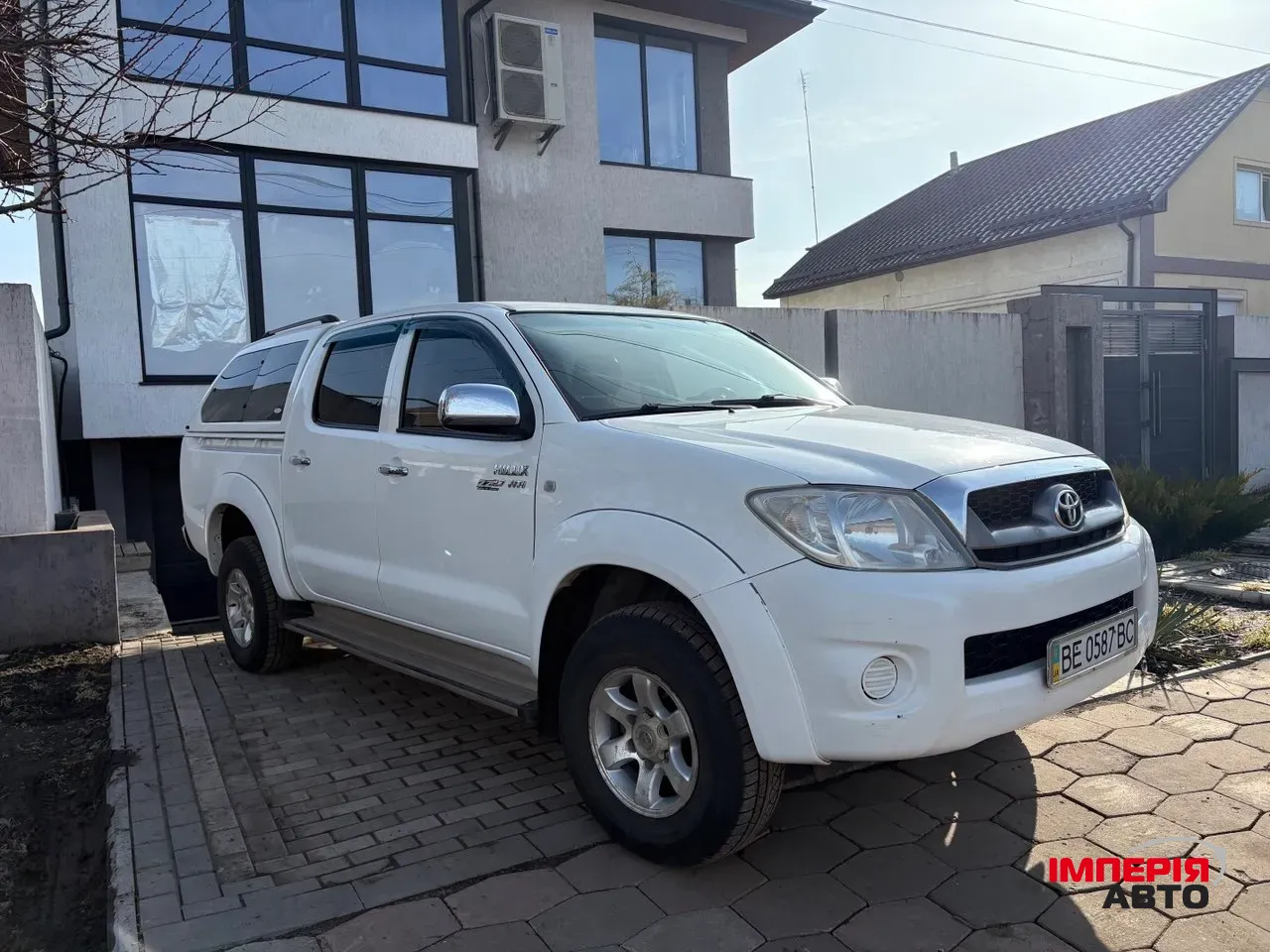 Toyota Hilux - фото 2