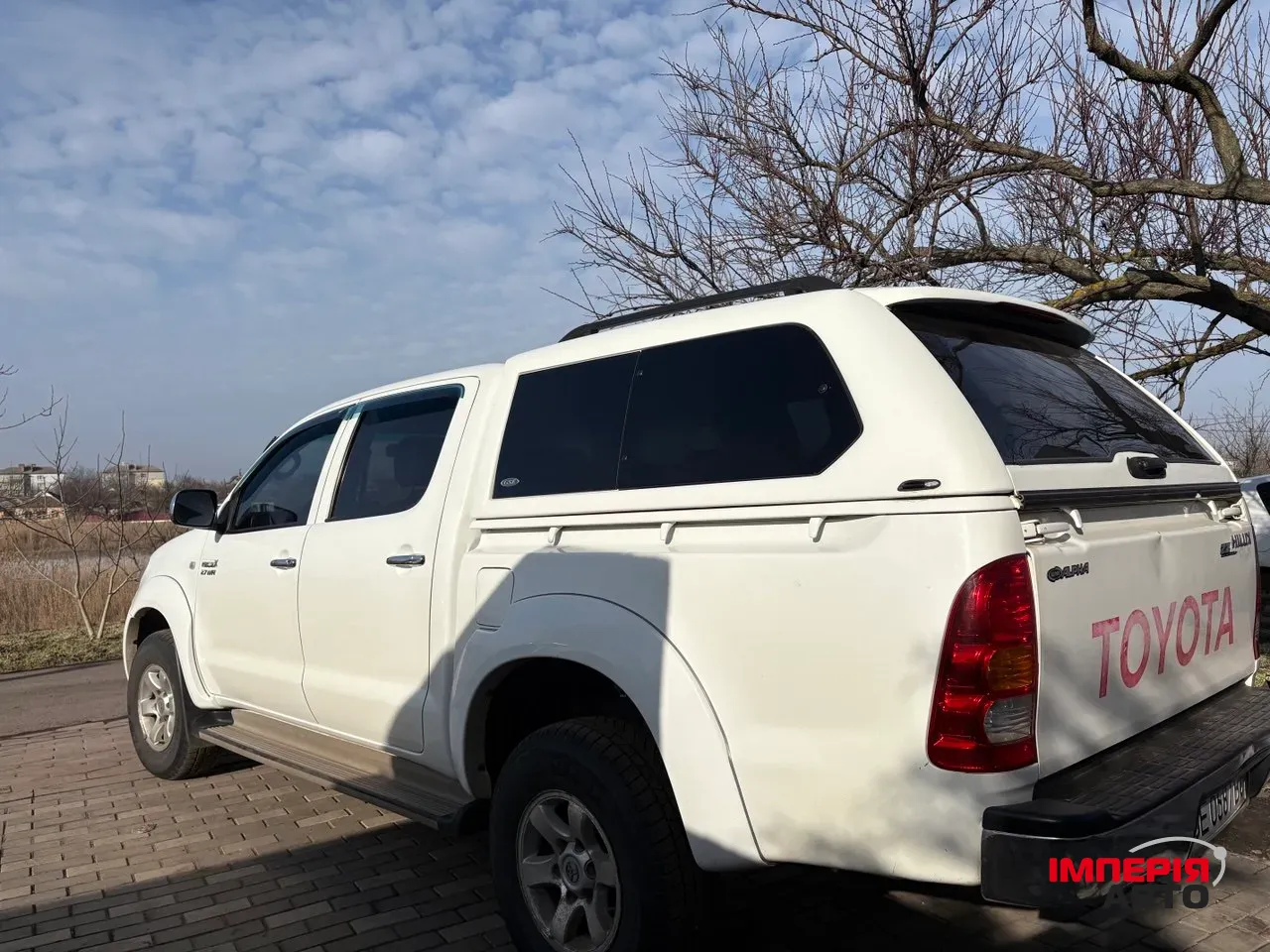 Toyota Hilux - фото 1