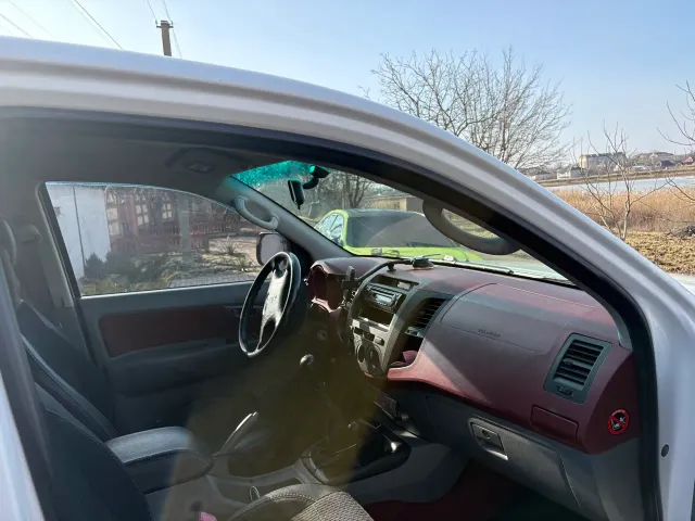 Toyota Hilux - фото 4